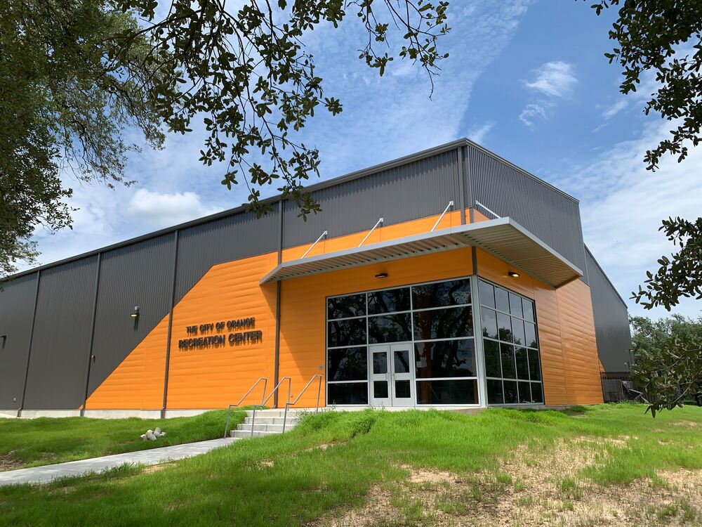 New Orange Rec Center opens for play